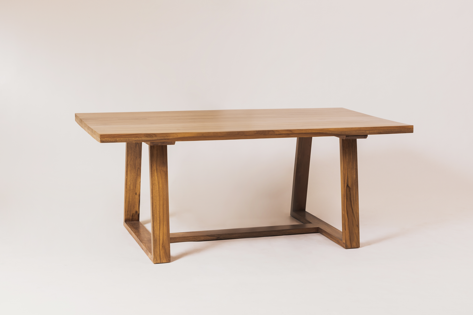Gizela Table
